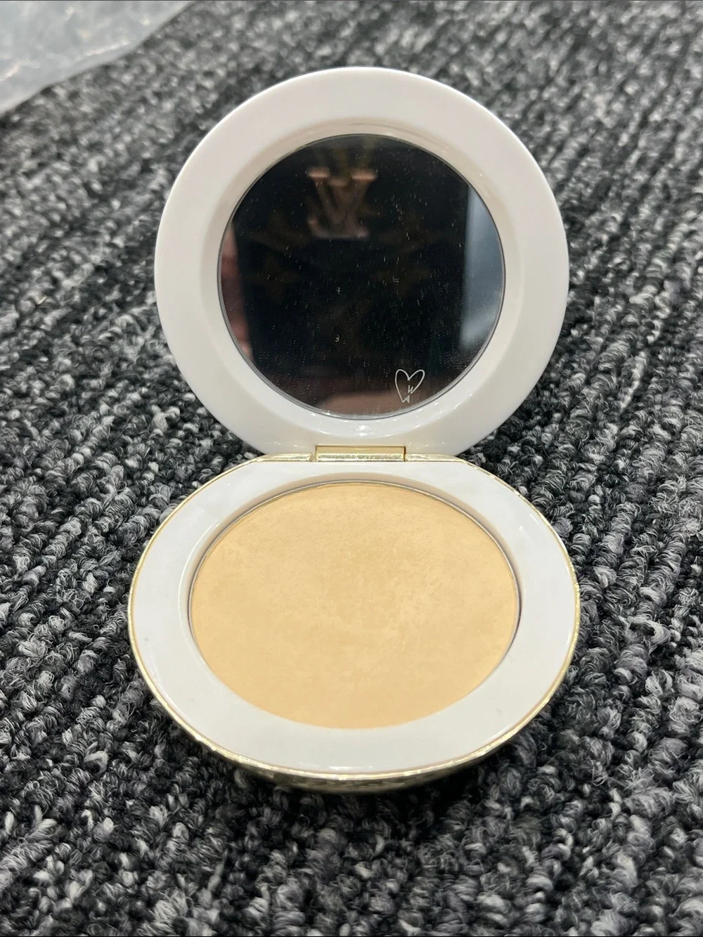 Westman Atelier | Beauty Butter Powder Bronzer. SHADE: Crème - USED
